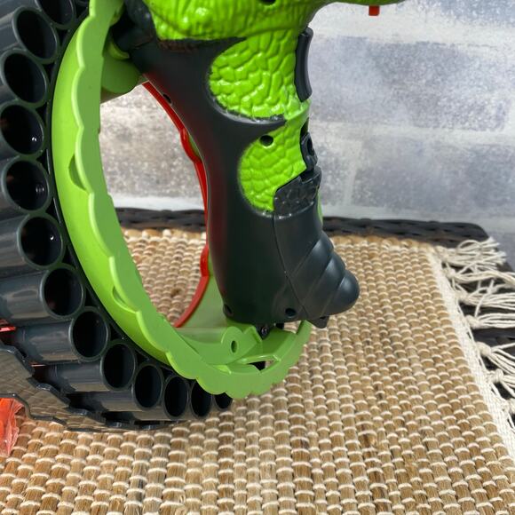 NEW Northlet Hand Ring Dinosaur Launcher Soft Foam Darts Automatic Rechargeable - Picture 6 of 9